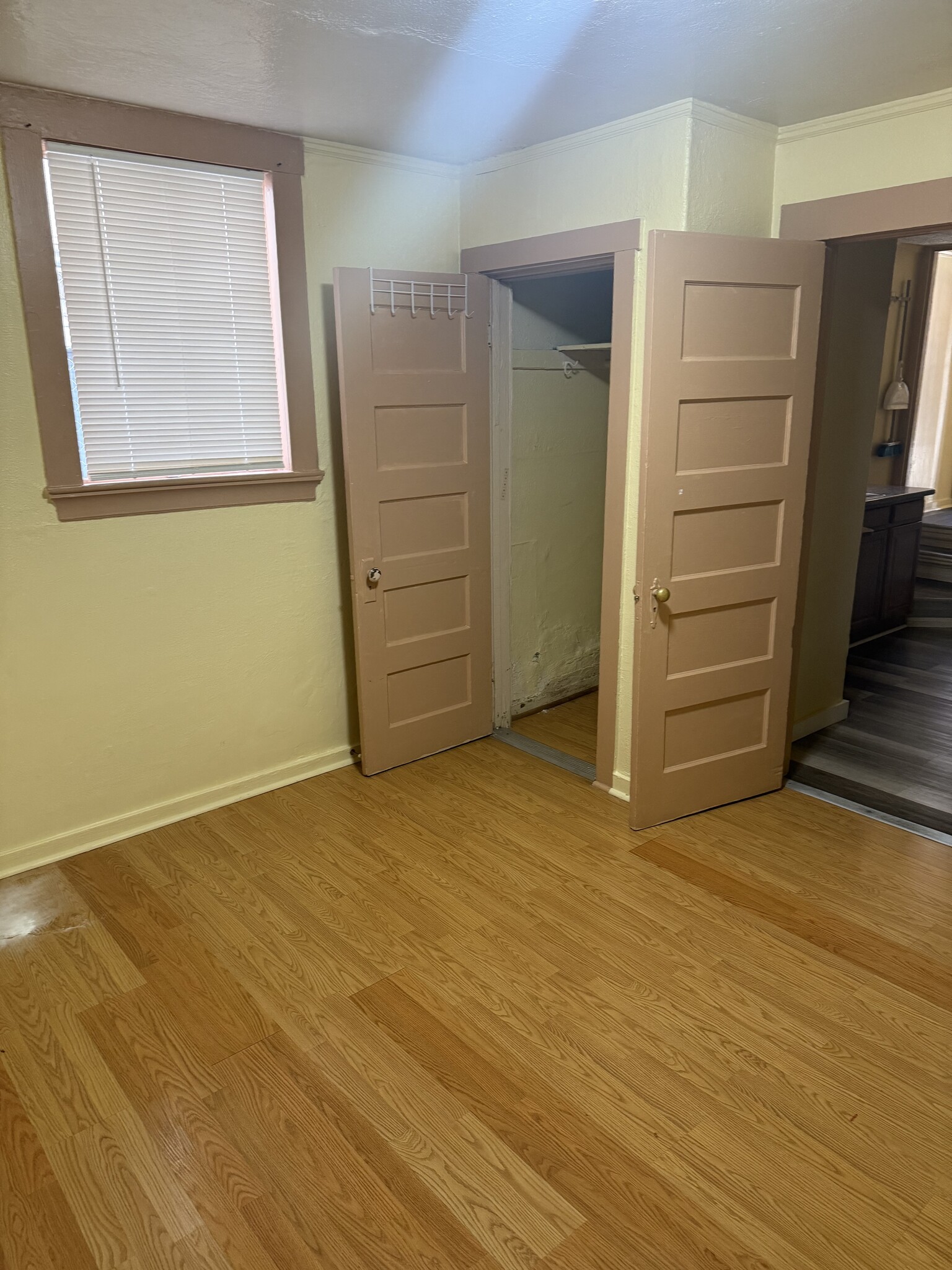 middle room - 1697 35th Ave