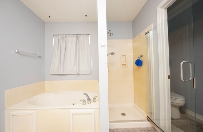 Building Photo - Silver Oaks Community