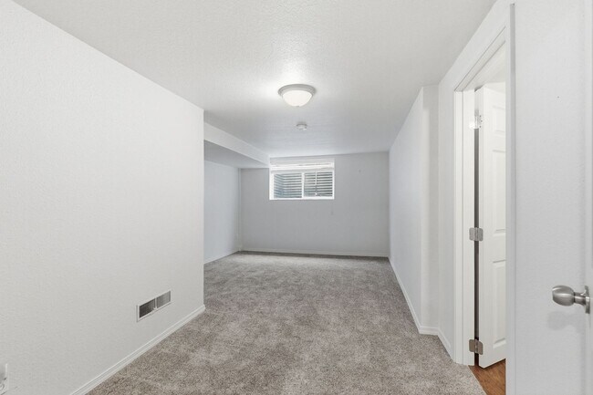 Building Photo - Modern & Cozy Spokane Retreat | Prime Location Near South Hill