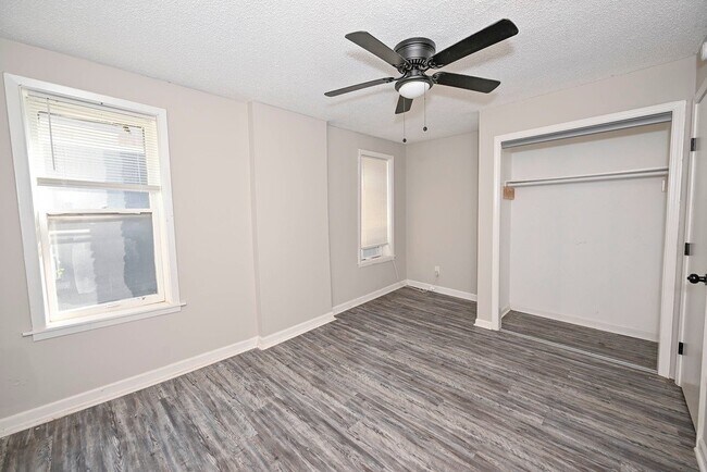 Building Photo - 319 Olive St