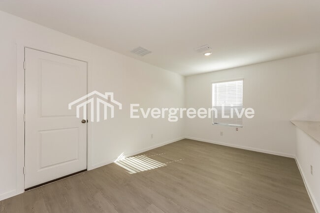 Building Photo - 10532 Desert Hawk Cir