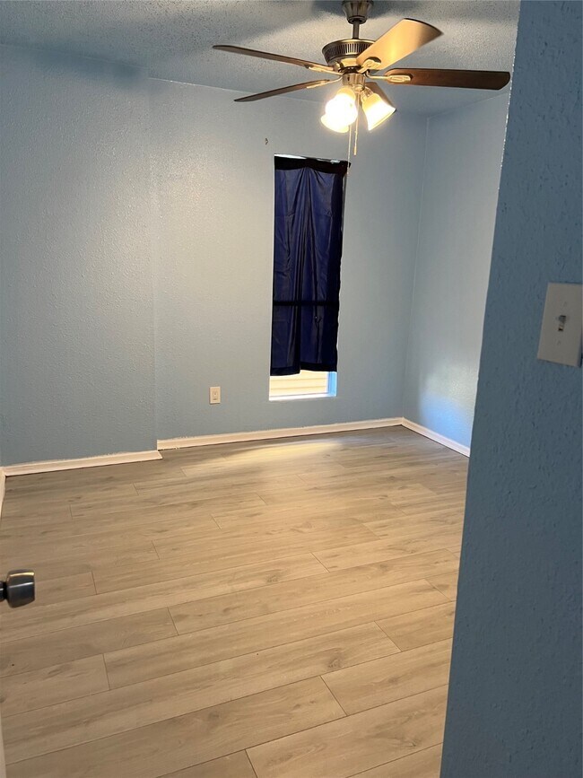 Building Photo - 8405 Wilcrest Dr