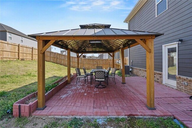 Building Photo - 318 Sandy Creek Dr