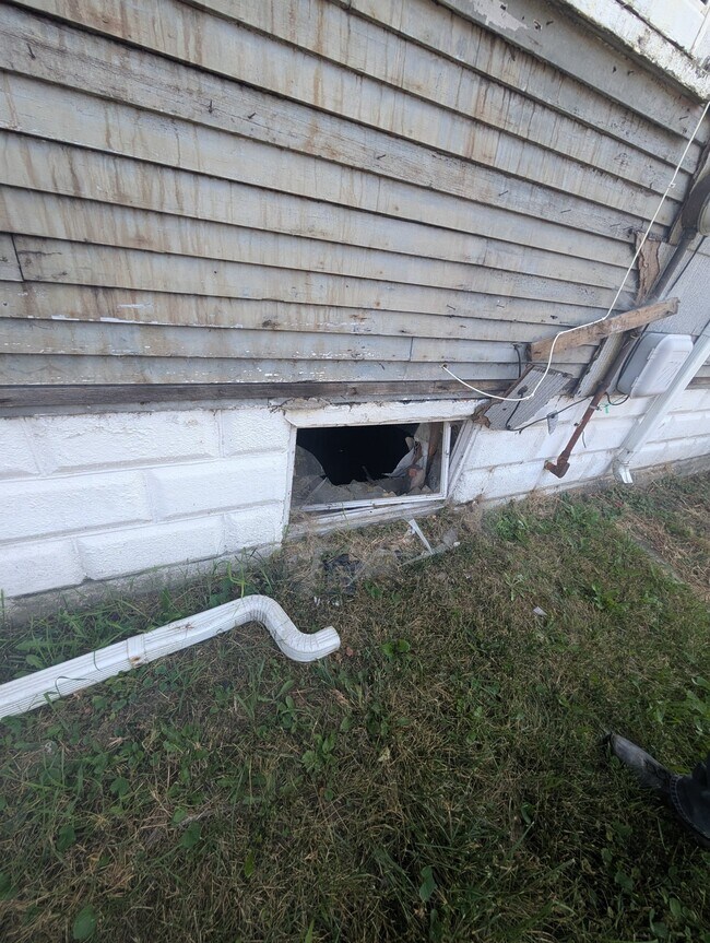 Building Photo - 422 S Louisa St