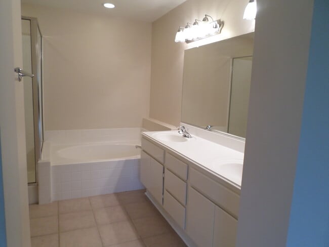 Building Photo - 5005 Golondrina Way