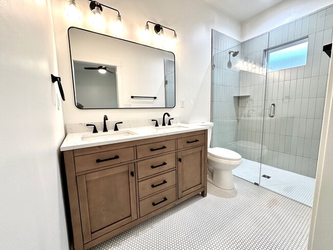 Building Photo - Gorgeous New Home! Close to Historic District and Beach