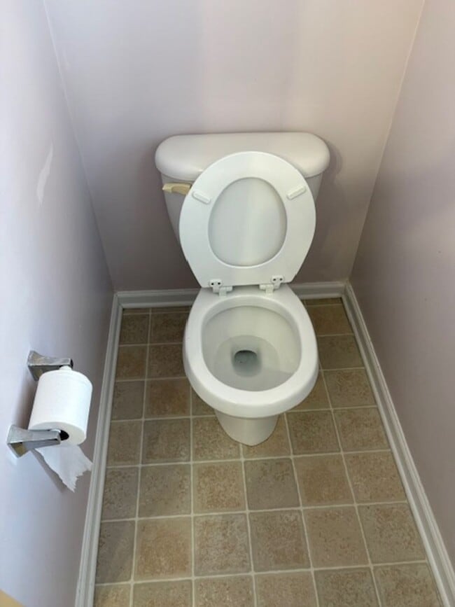 Building Photo - Cozy Living