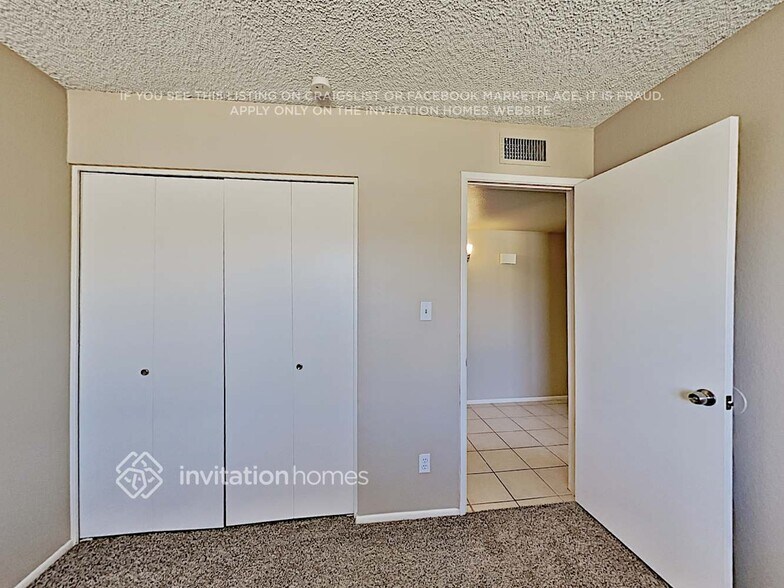 Building Photo - 1020 W Halstead Dr