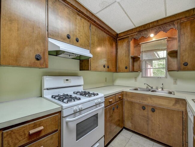 Building Photo - 206 Park Ln