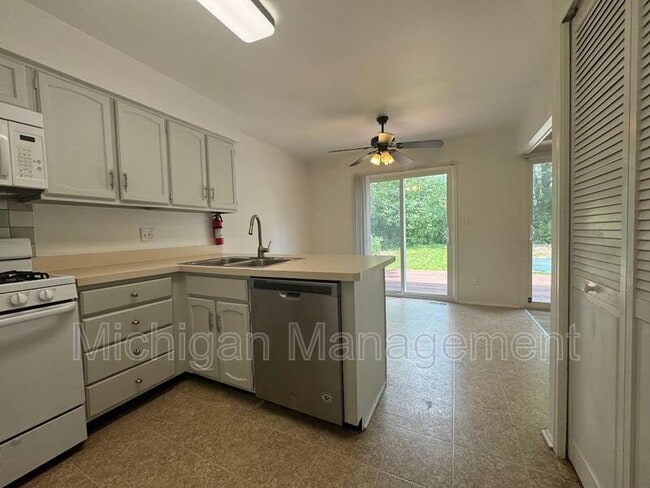 Building Photo - 3324 Bluett Rd