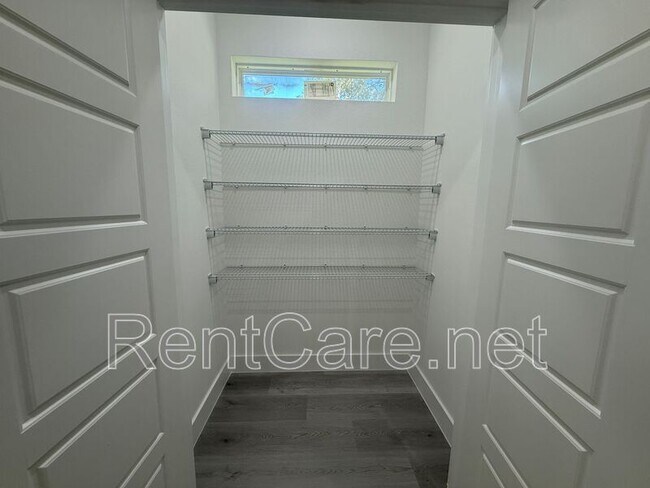 Building Photo - 10034 N Darwin Way