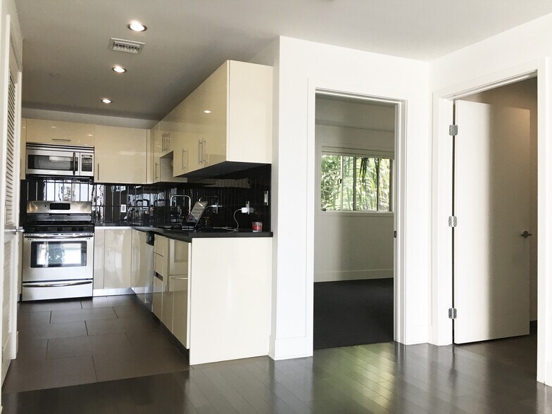 Building Photo - 1700 SAWTELLE BLVD PH9