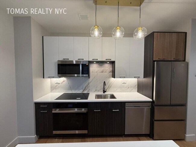 Building Photo - 1890 Pelham Pkwy S