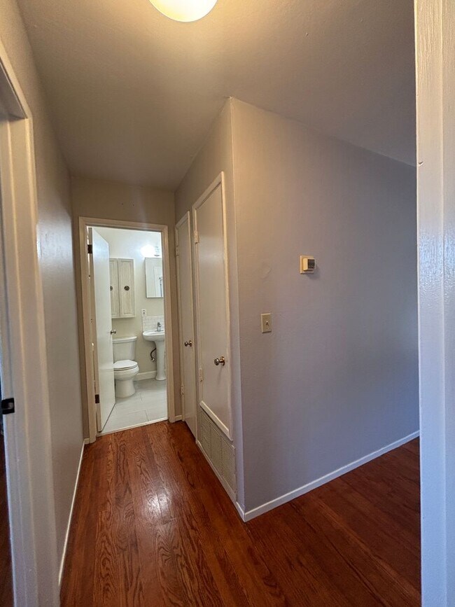 Building Photo - 54-1503