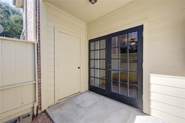 Building Photo - 2121 El Paseo St
