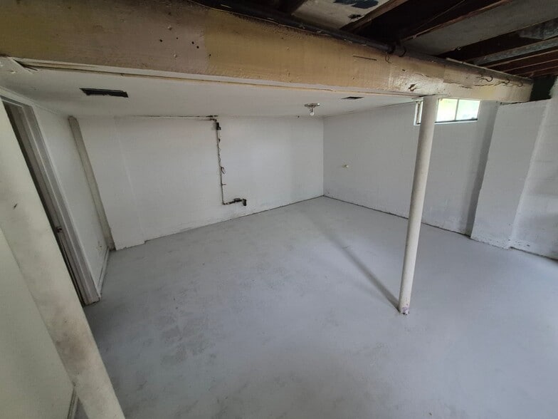 Building Photo - 2038 Copeman Blvd