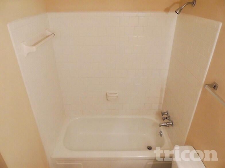 Building Photo - 1679 Cardinal Rd