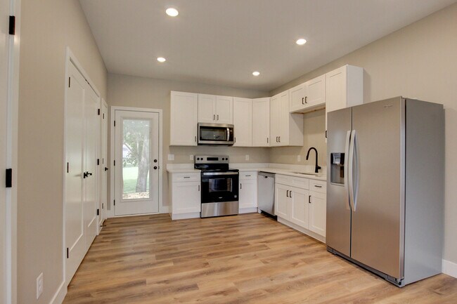 Building Photo - 230 3rd St