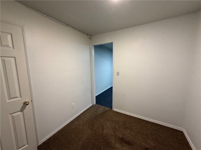 Building Photo - 269 E Pickens Rd