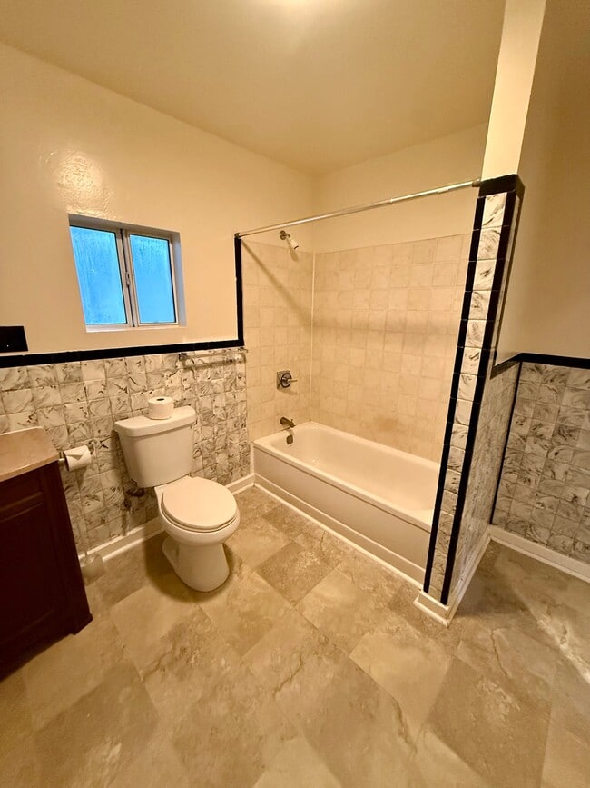 Building Photo - 10886 Pine Hill Dr