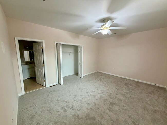 Building Photo - Adams Ave.