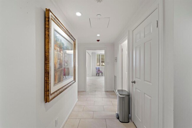 Building Photo - 651 Bering Dr