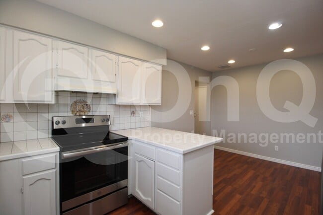Building Photo - 2522 E Don Carlos Ave