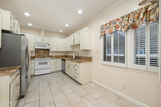 Building Photo - 111 S Orange Grove Blvd