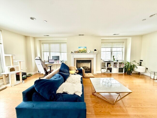 Building Photo - 120 Wyllis Ave