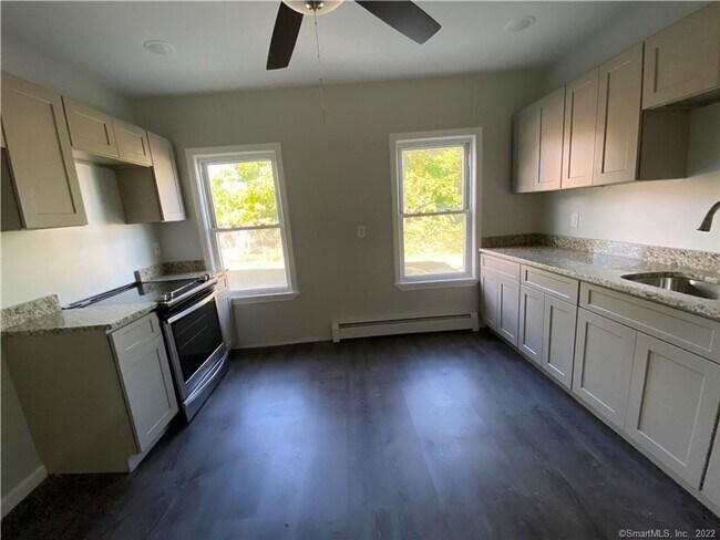 Building Photo - Newly Remodeled 3 Bedroom on 1st Floor