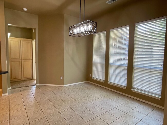 Building Photo - Beautiful 3 bed 2 bath home in a great loc...