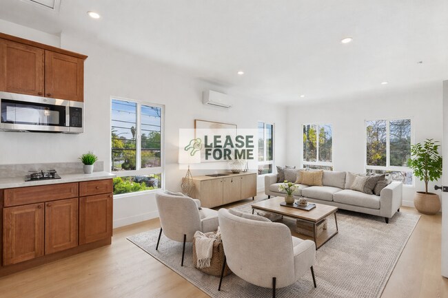 Building Photo - 8959 Hargis St