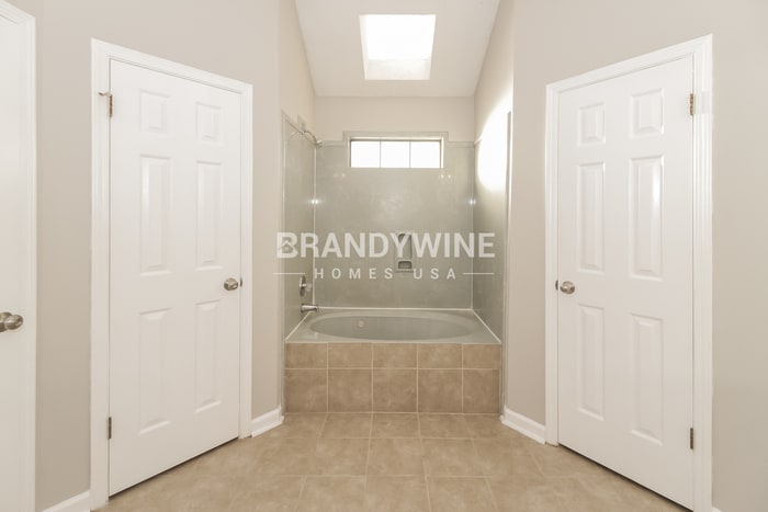 Building Photo - 5293 Shady Ridge Dr