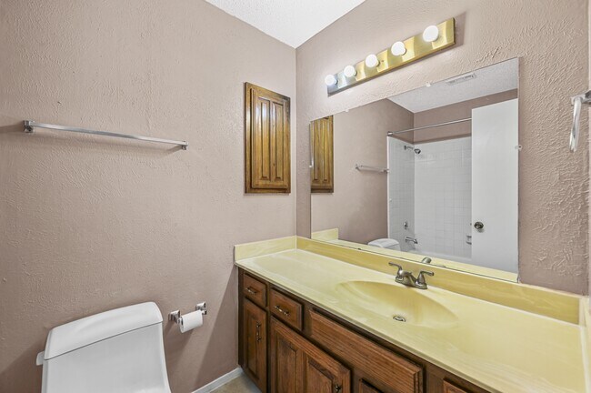 Building Photo - 14800 Enterprise Dr