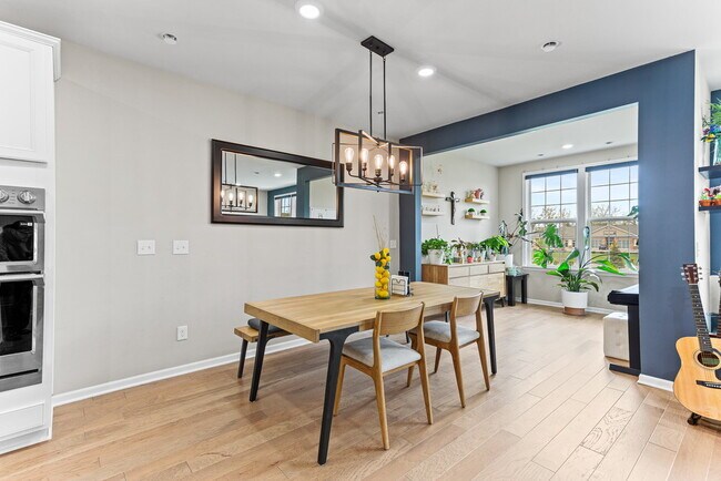 Building Photo - 1675 Addison Cir