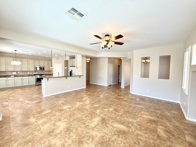 Building Photo - 17455 W Meadow Ln