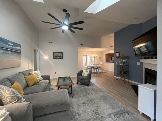 Building Photo - 6-month SUMMER rental within minutes of Wrightsville Beach!