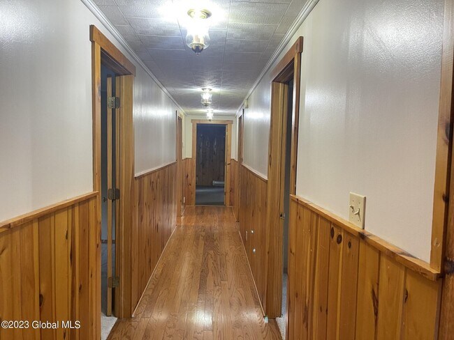 Building Photo - 20 Bear Brook Rd