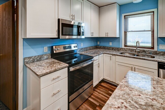 Building Photo - Broadway Drive - Sun Prairie