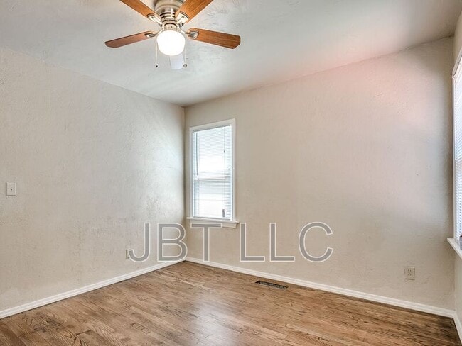 Building Photo - 2132 Andover Ct