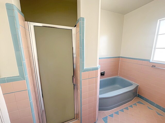 Building Photo - 1318 S Cloverdale Ave