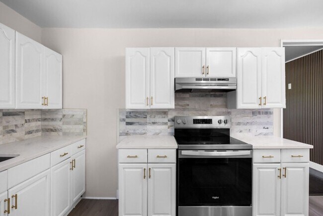 Building Photo - 7 Coville Dr