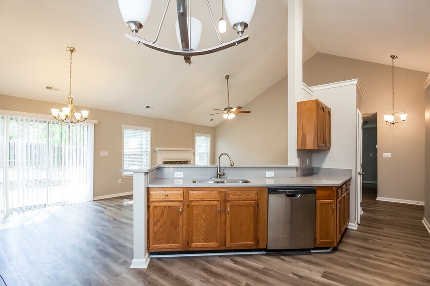 Building Photo - 5136 Haybridge Rd