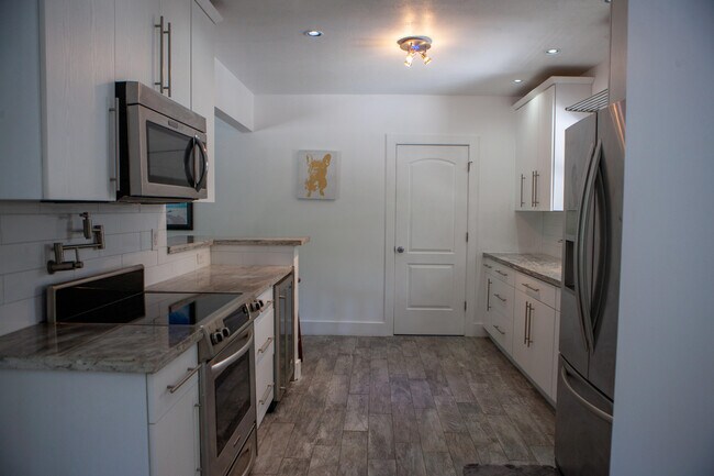 Building Photo - 5967 SW 58th Terrace