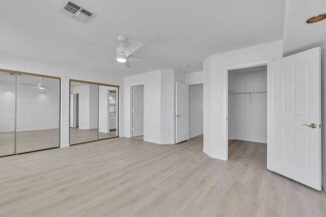 Building Photo - Beautiful Home in West with 4 bedrooms/3 b...