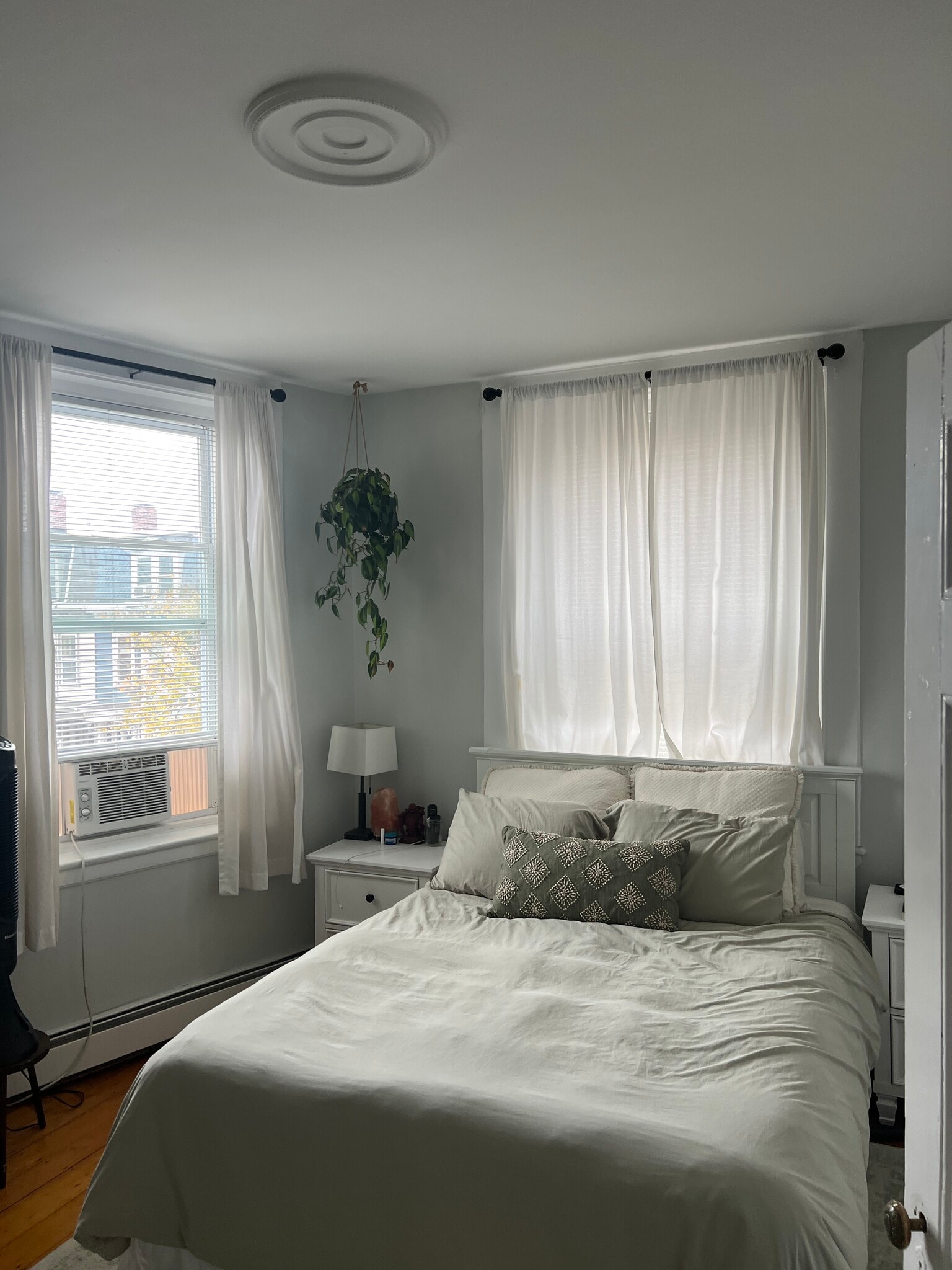 Building Photo - 2 Pearl St