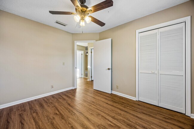 Building Photo - 132 Woodvalley Ct