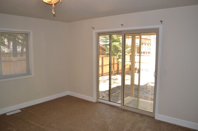 Building Photo - 699 Eloise Ave