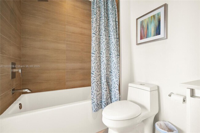 Building Photo - 1600 SW 1st Ave