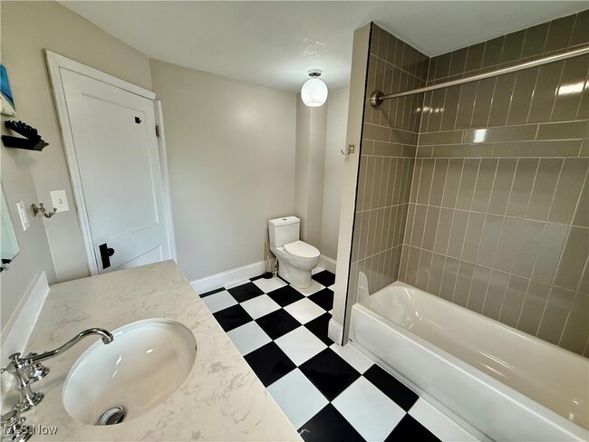 Building Photo - 1206 Foster Ave